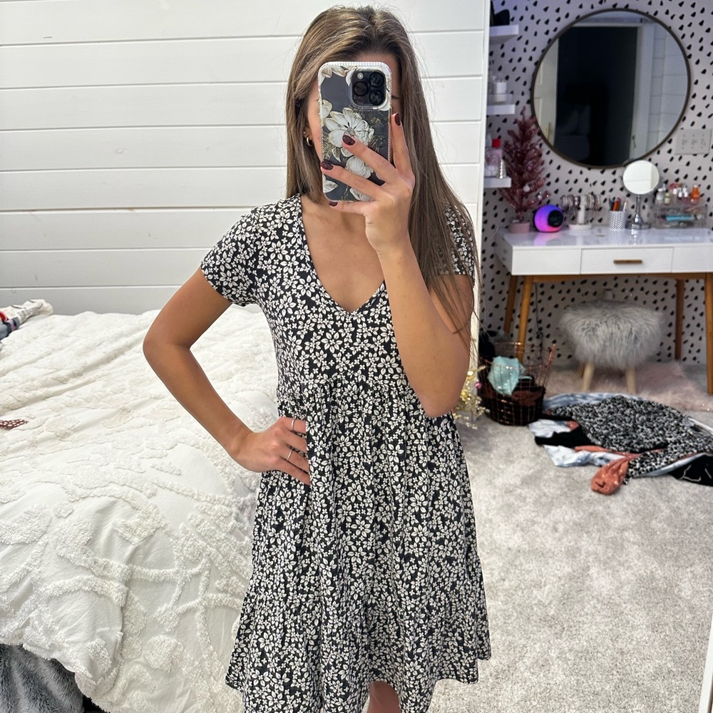 francesca’s navy flower t-shirt dress